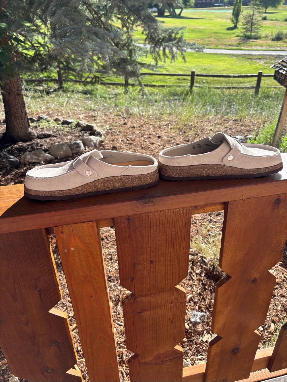 Cushion air Suede Slip-On Clogs in cream color - Picture 7 of 9